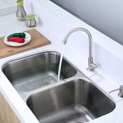 304 níqueis quentes e frios de aço inoxidável do misturador da bacia escovados para a cozinha