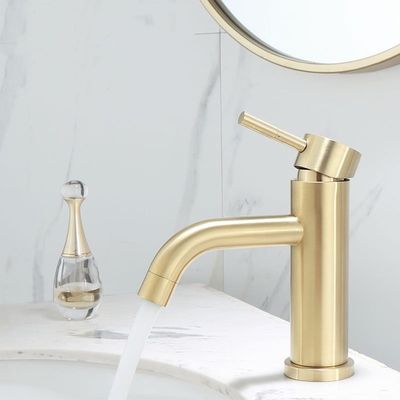 Tubina de aço inoxidável de tamanho padrão com água quente e fria