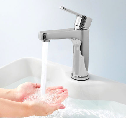Nenhum escoamento que lustra o apoio de aço inoxidável do torneira da bacia quente e frio